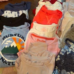 Lot of girls’ GUC long-sleeved shirts. Size 6-8.